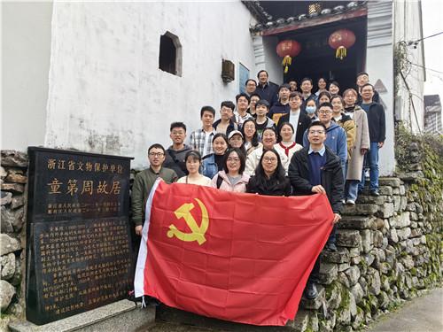 救援可爱的狮子